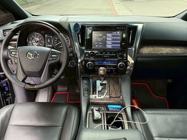 TOYOTA豐田 ALPHARD  第3張相片