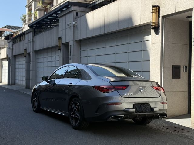 M-BENZ賓士 CLA250  第3張相片