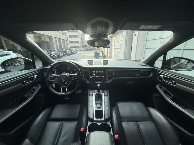 PORSCHE保時捷 MACAN  第17張相片