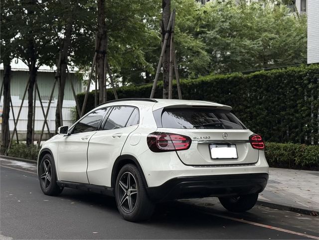 M-BENZ賓士 GLA180  第2張相片