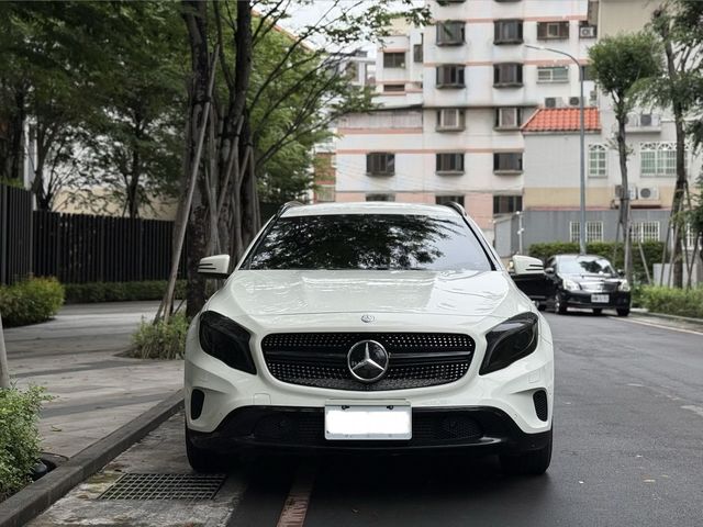 M-BENZ賓士 GLA180  第3張相片