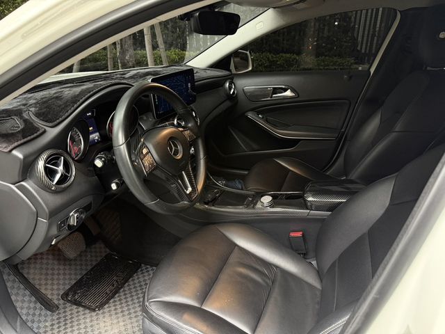 M-BENZ賓士 GLA180  第6張相片