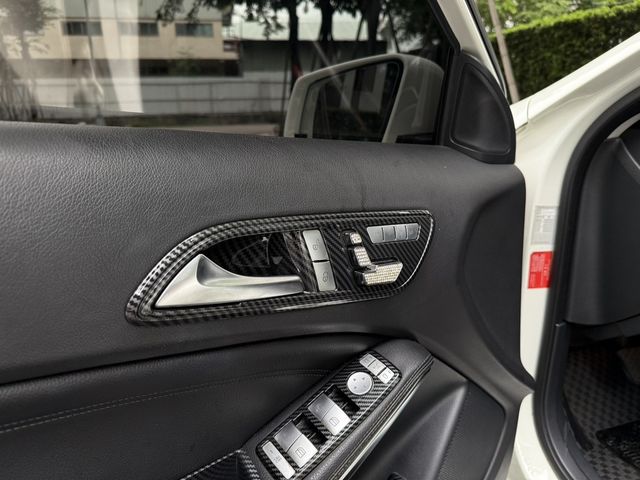 M-BENZ賓士 GLA180  第7張相片