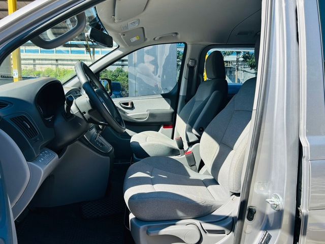 HYUNDAI現代 STAREX  第3張相片