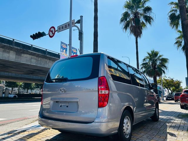 HYUNDAI現代 STAREX  第16張相片