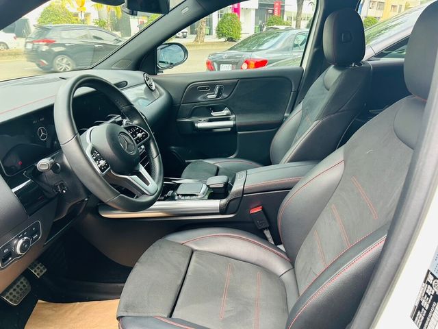 M-BENZ賓士 GLA250  第3張相片