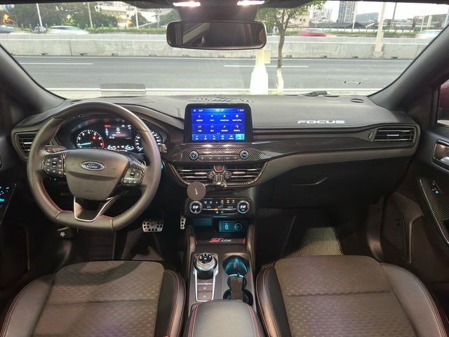 FORD福特 FOCUS ST  第12張相片