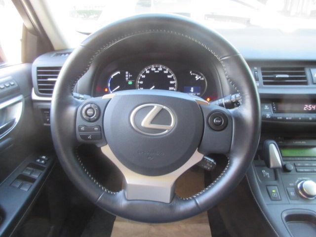 LEXUS凌志 CT200H  第5張相片