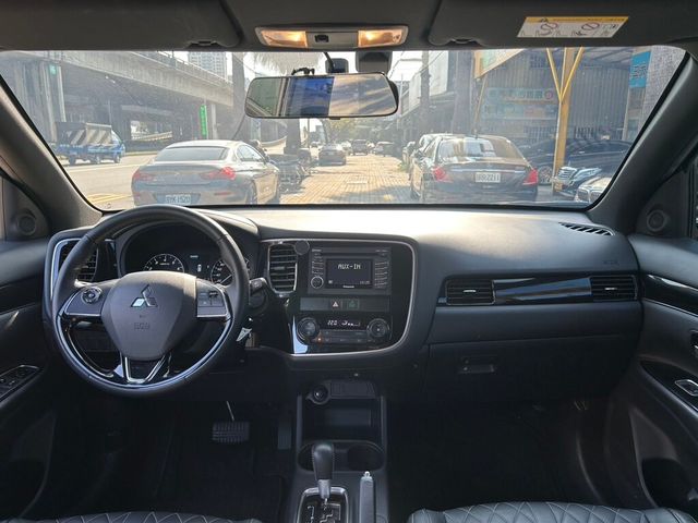 MITSUBISHI三菱 OUTLANDER  第9張相片