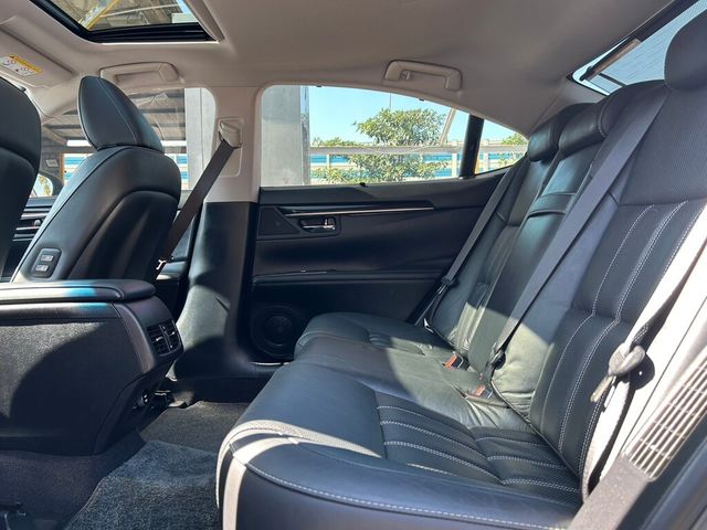 LEXUS凌志 ES300H  第15張相片