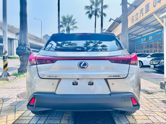LEXUS凌志 UX250H  第16張相片