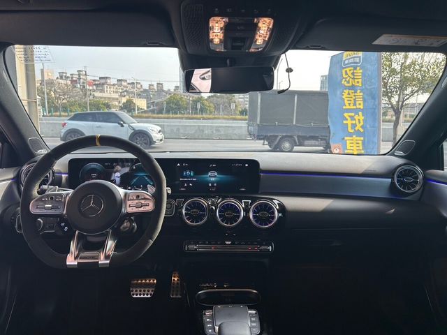 M-BENZ賓士 A45 AMG  第11張相片