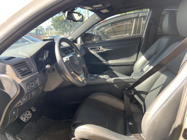 LEXUS凌志 CT200H  第2張相片