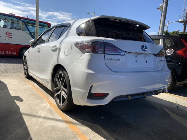 LEXUS凌志 CT200H  第7張相片