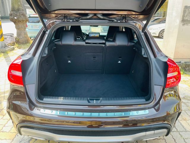 M-BENZ賓士 GLA200D  第11張相片
