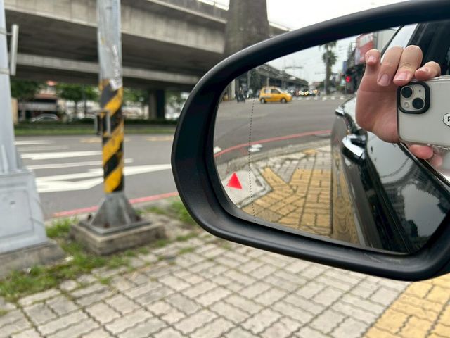 M-BENZ賓士 C300  第13張相片