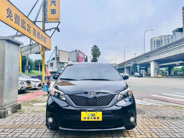 TOYOTA豐田 SIENNA  第2張相片