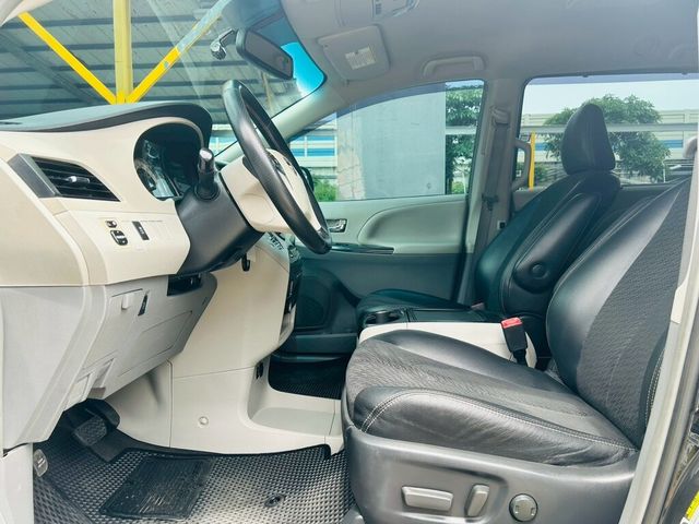 TOYOTA豐田 SIENNA  第3張相片