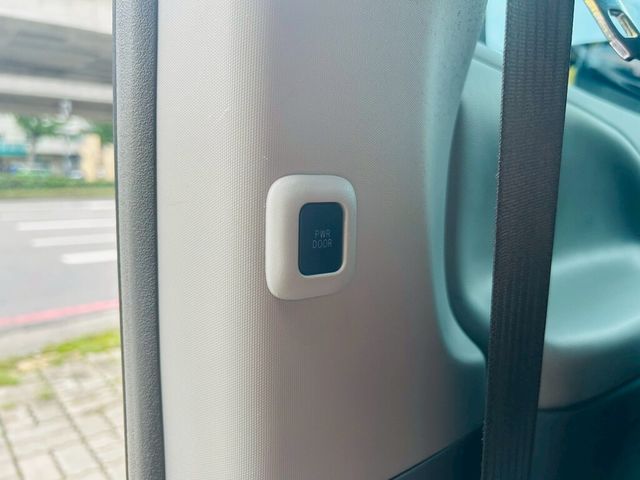 TOYOTA豐田 SIENNA  第14張相片