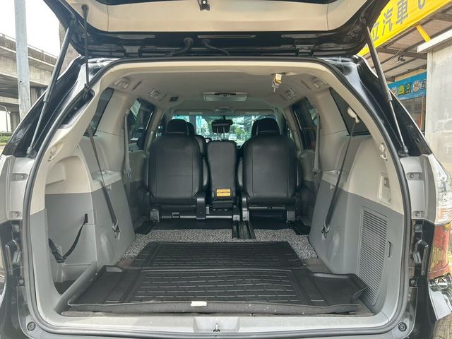 TOYOTA豐田 SIENNA  第17張相片