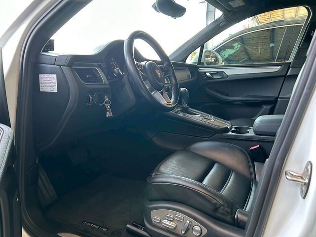 PORSCHE保時捷 MACAN TURBO  第3張相片