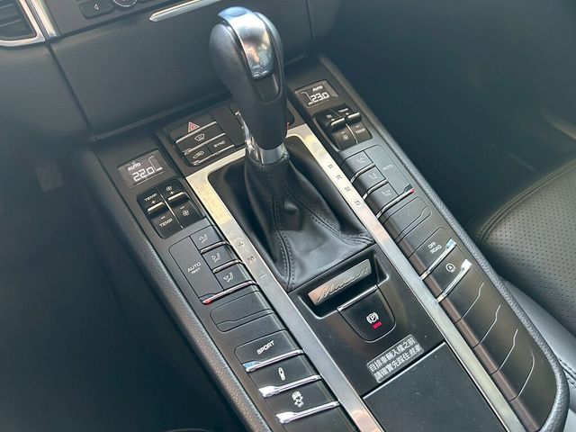 PORSCHE保時捷 MACAN TURBO  第8張相片