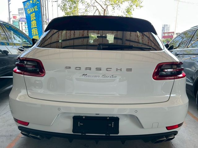 PORSCHE保時捷 MACAN TURBO  第14張相片