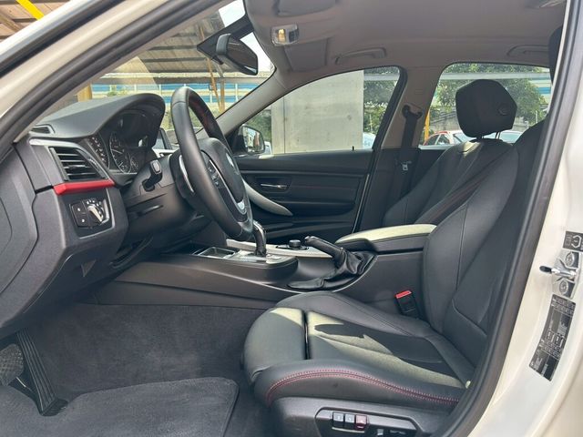 BMW寶馬 320I SEDAN ZA  第3張相片