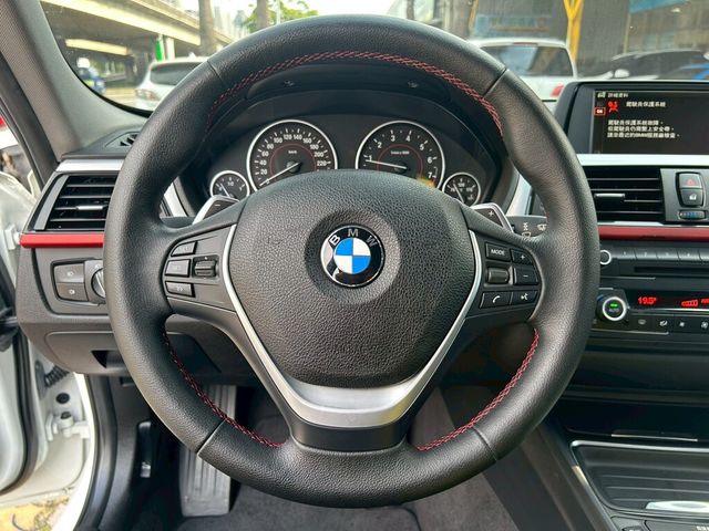 BMW寶馬 320I SEDAN ZA  第4張相片