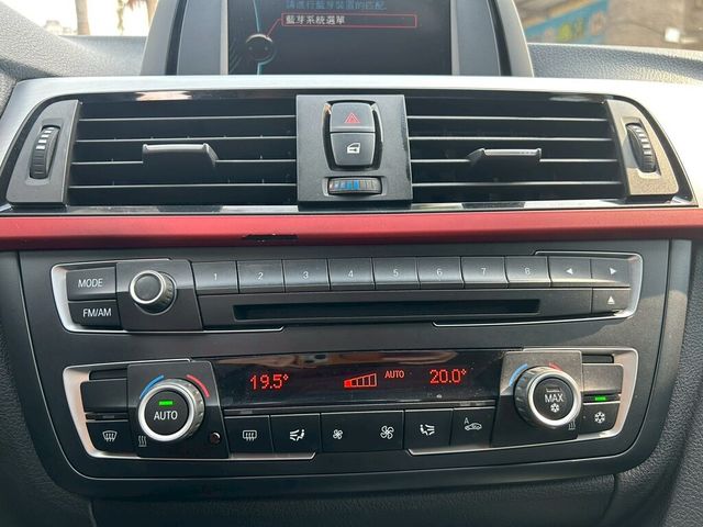 BMW寶馬 320I SEDAN ZA  第6張相片