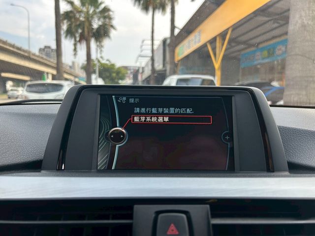 BMW寶馬 320I SEDAN ZA  第8張相片