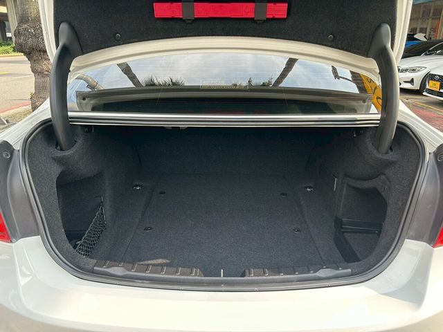 BMW寶馬 320I SEDAN ZA  第12張相片