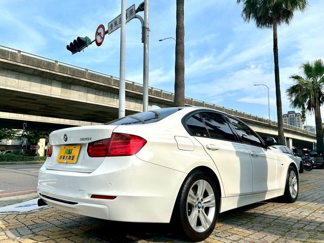 BMW寶馬 320I SEDAN ZA  第13張相片