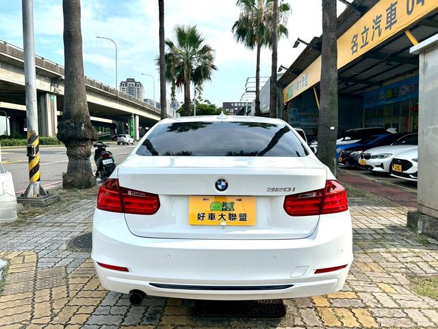 BMW寶馬 320I SEDAN ZA  第14張相片