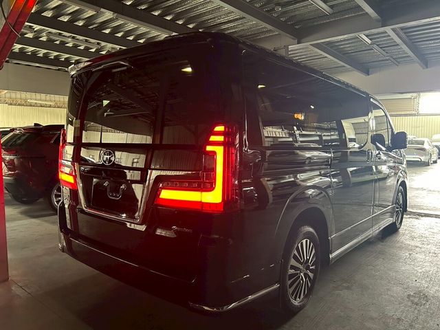 TOYOTA豐田 GRANVIA  第18張相片