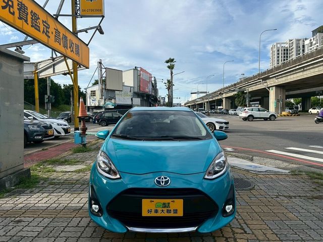 TOYOTA豐田 PRIUS C  第2張相片