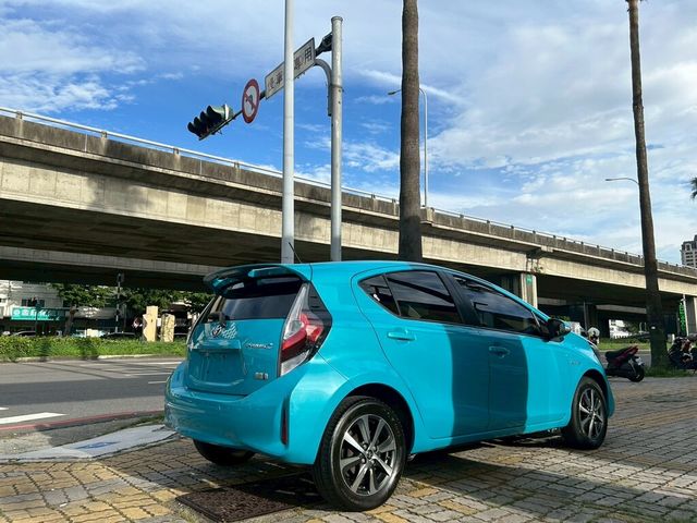 TOYOTA豐田 PRIUS C  第11張相片