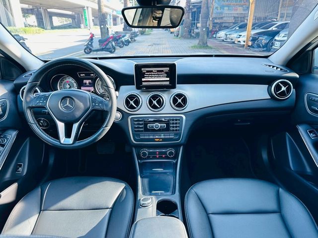 M-BENZ賓士 GLA250  第4張相片