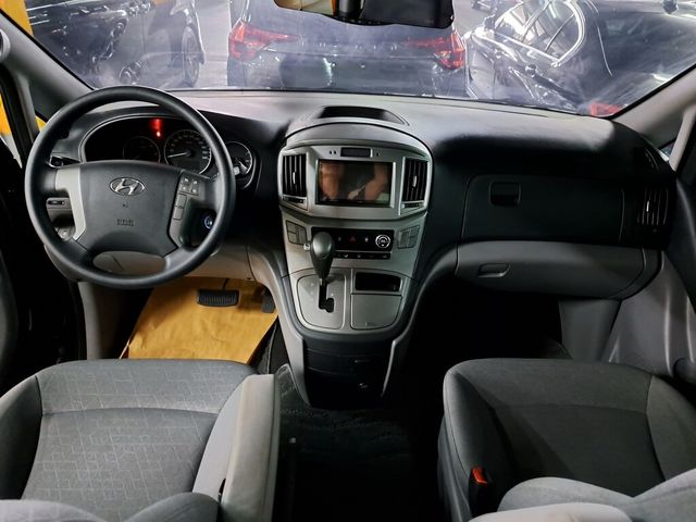 HYUNDAI現代 STAREX  第2張相片