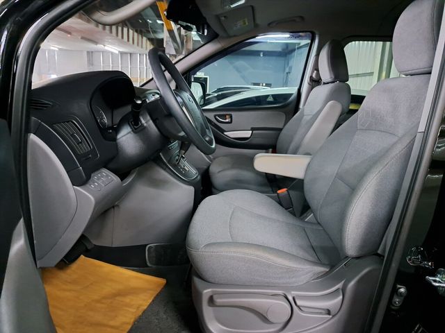 HYUNDAI現代 STAREX  第3張相片