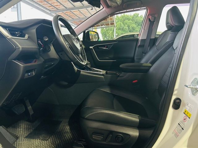 TOYOTA豐田 RAV4  第8張相片