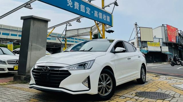HYUNDAI現代 ELANTRA  第2張相片