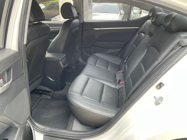 HYUNDAI現代 ELANTRA  第6張相片