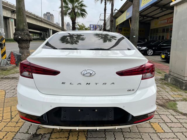 HYUNDAI現代 ELANTRA  第8張相片