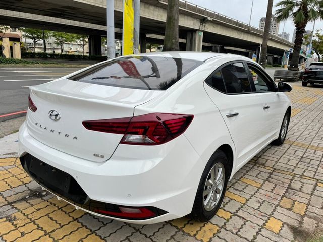 HYUNDAI現代 ELANTRA  第9張相片