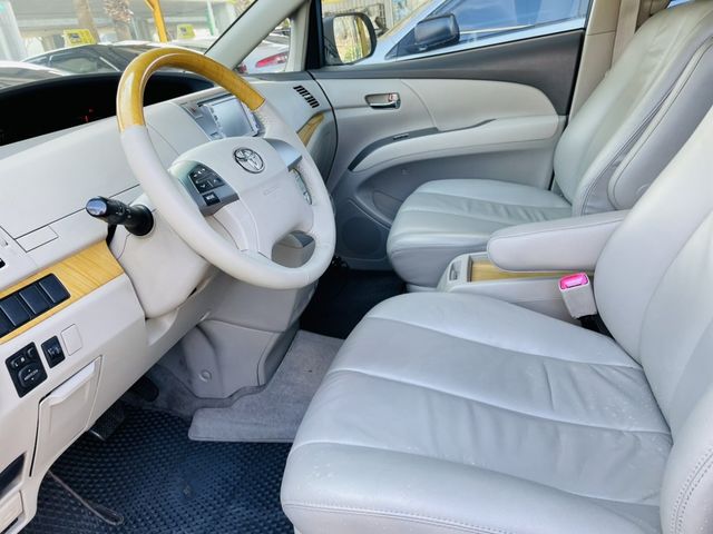 TOYOTA豐田 PREVIA  第3張相片