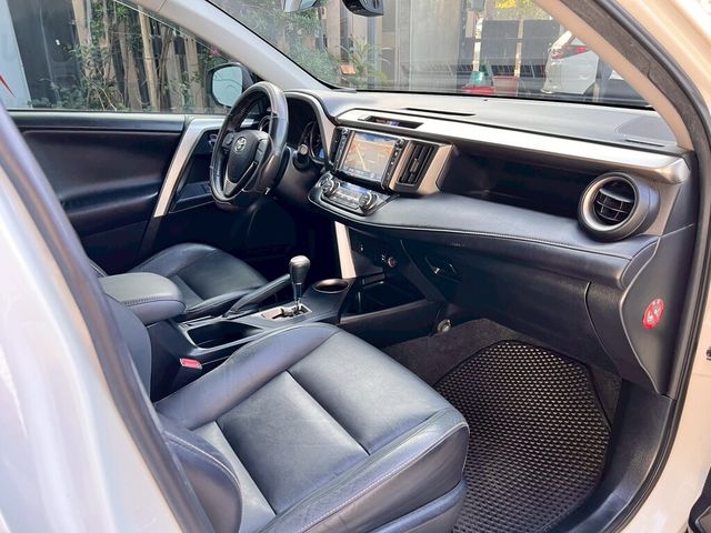 TOYOTA豐田 RAV4  第2張相片