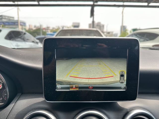 M-BENZ賓士 A180  第6張相片