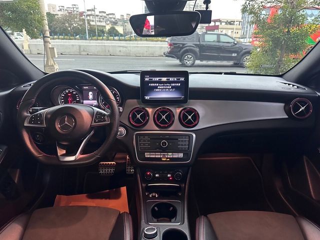 M-BENZ賓士 CLA250  第3張相片