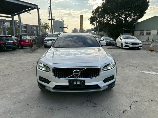 VOLVO富豪 V90 CROSS COUNTRY  第2張相片